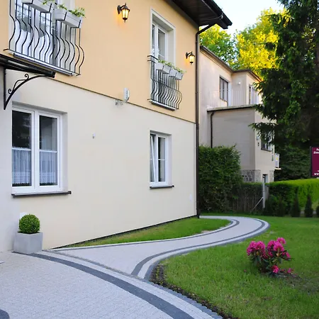 Karmelia Проживание в семье *