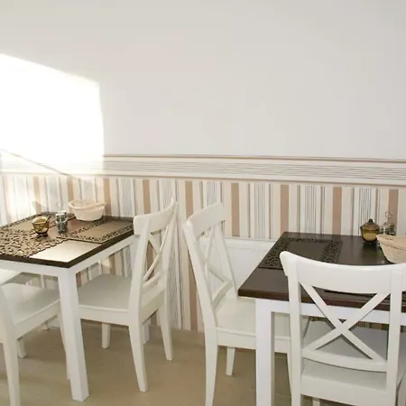 Проживание в семье Karmelia *